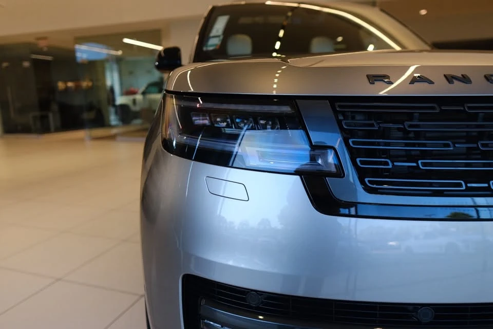 2026 Land Rover Range Rover L460 - Image 3 of 11