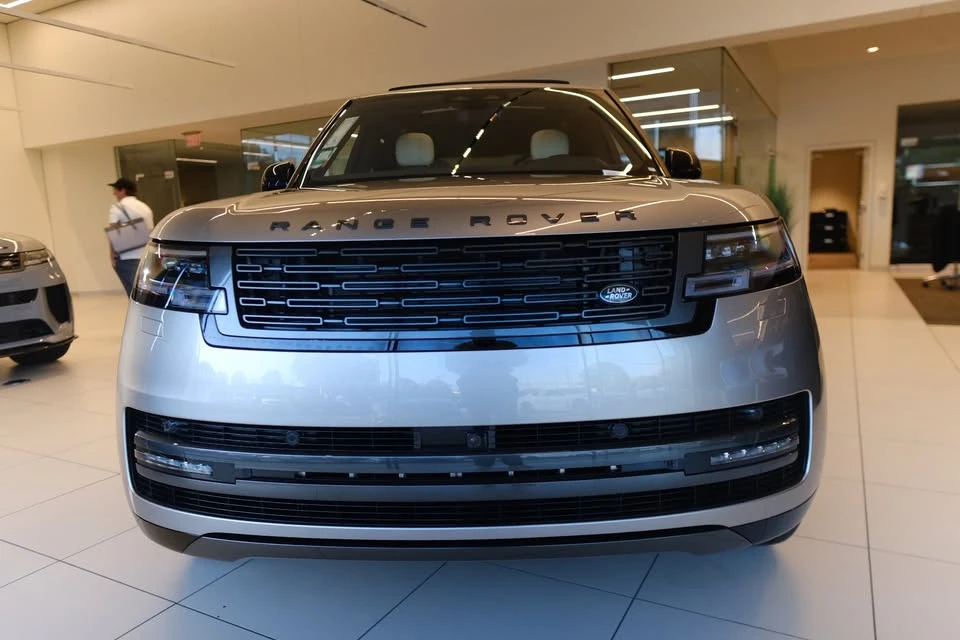 2026 Land Rover Range Rover L460 - Image 2 of 11