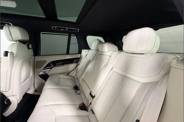 2026 Land Rover Range Rover L460 - Image 9 of 11