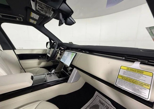2026 Land Rover Range Rover L460 - Image 10 of 11