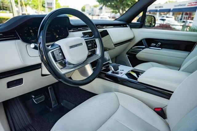 2026 Land Rover Range Rover L460 - Image 16 of 31