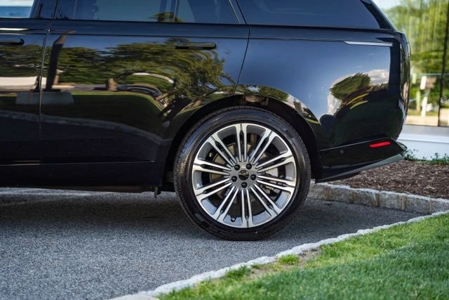 2026 Land Rover Range Rover L460 - Image 9 of 31