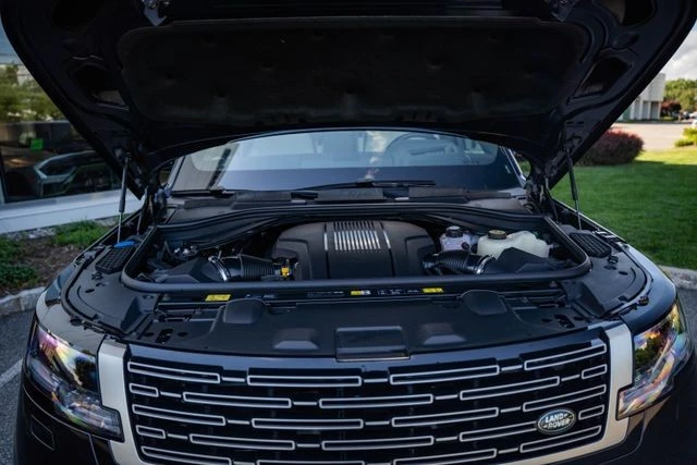 2026 Land Rover Range Rover L460 - Image 13 of 31