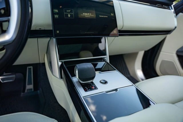2026 Land Rover Range Rover L460 - Image 23 of 31