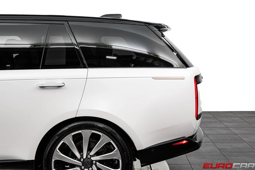 2026 Land Rover Range Rover L460 - Image 15 of 31