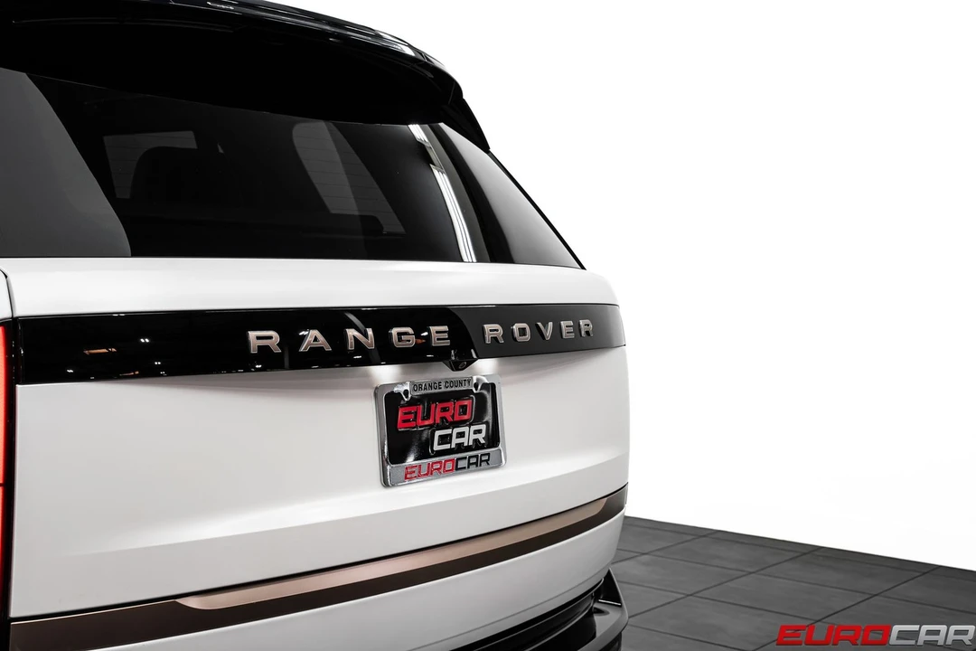 2026 Land Rover Range Rover L460 - Image 19 of 31