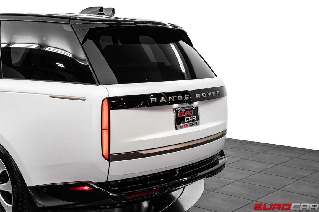 2026 Land Rover Range Rover L460 - Image 16 of 31