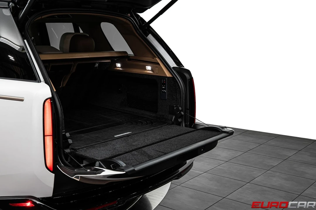 2026 Land Rover Range Rover L460 - Image 17 of 31