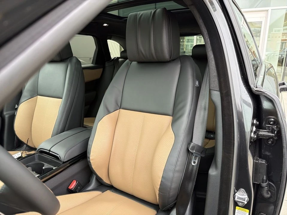 2026 Land Rover Range Rover Velar - Image 5 of 18