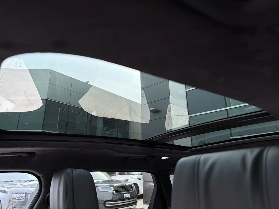 2026 Land Rover Range Rover Velar - Image 16 of 18