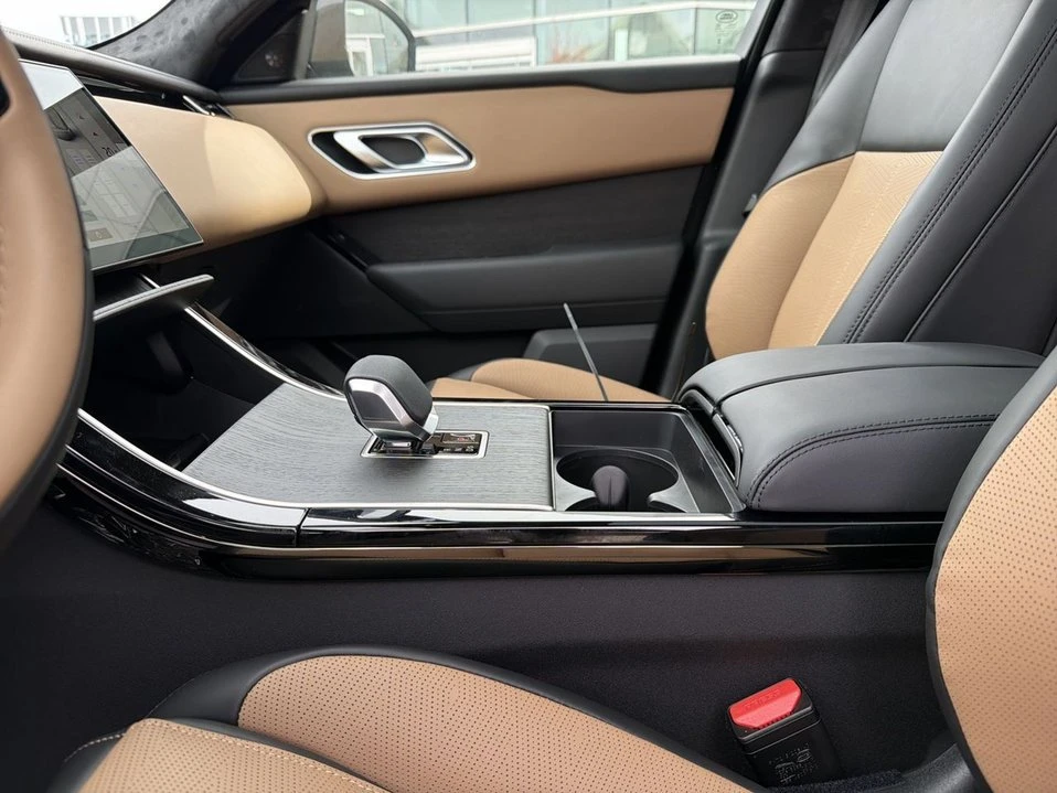 2026 Land Rover Range Rover Velar - Image 15 of 18