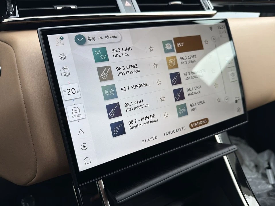 2026 Land Rover Range Rover Velar - Image 10 of 18