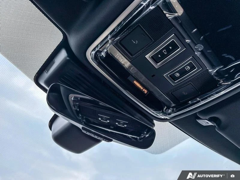 2026 Land Rover Range Rover Velar - Image 17 of 20