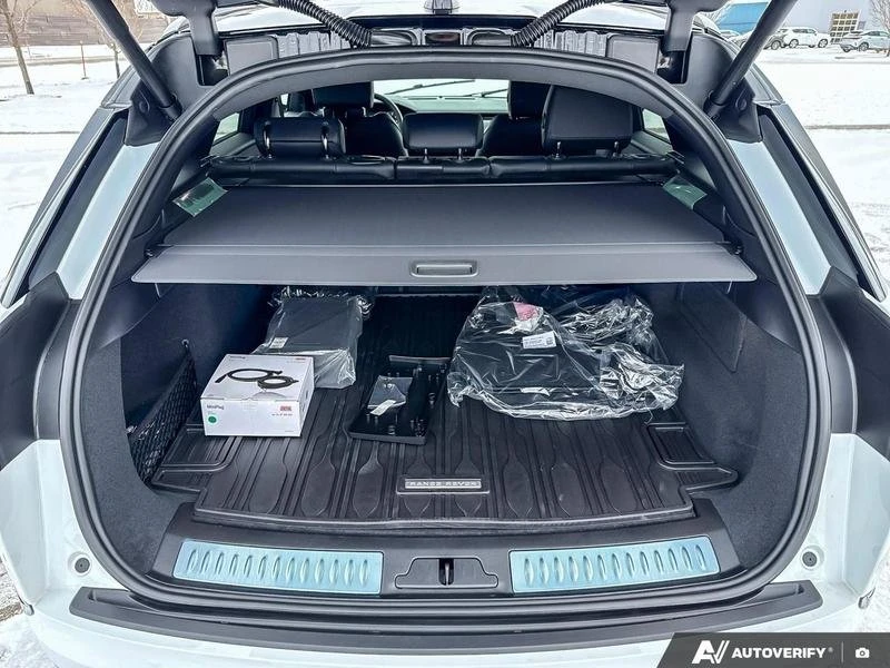 2026 Land Rover Range Rover Velar - Image 9 of 20