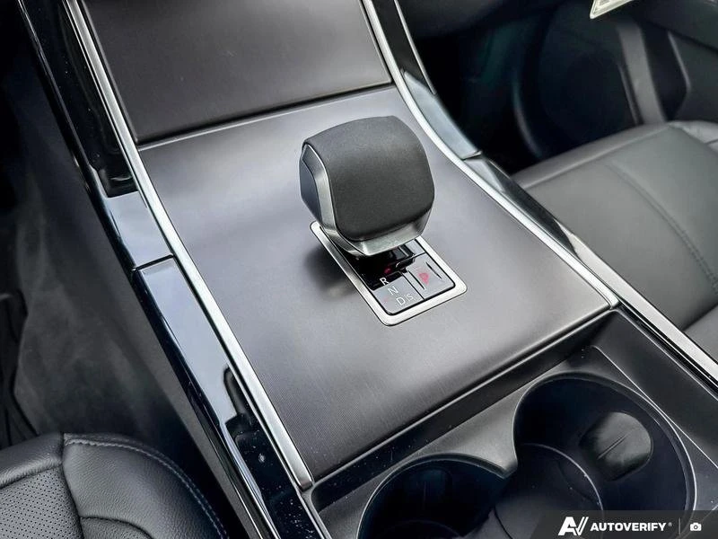 2026 Land Rover Range Rover Velar - Image 13 of 20