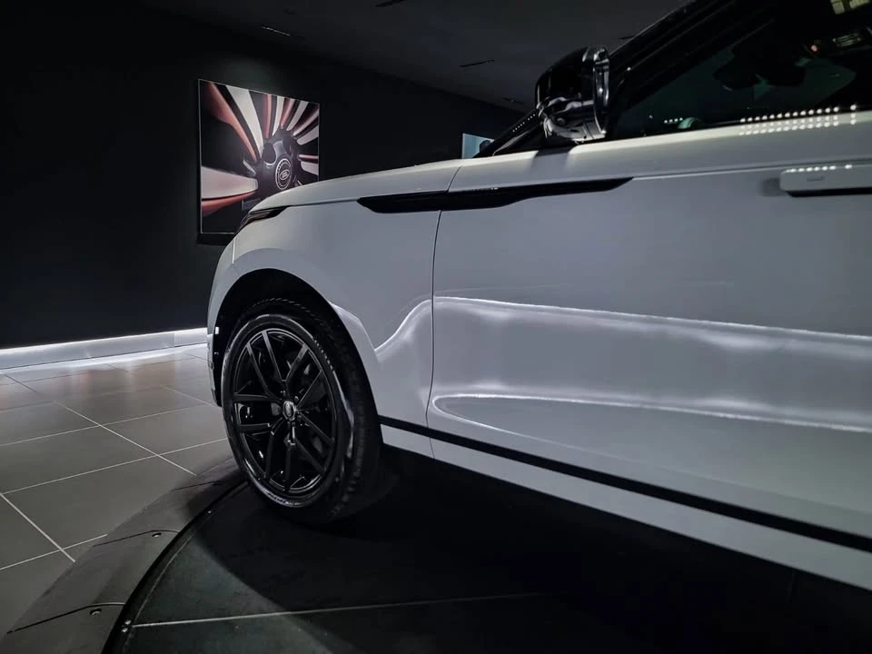 2026 Land Rover Range Rover Velar - Image 9 of 20