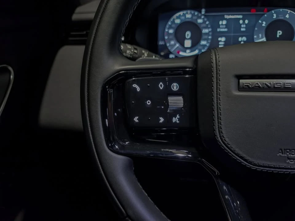 2026 Land Rover Range Rover Velar - Image 15 of 20