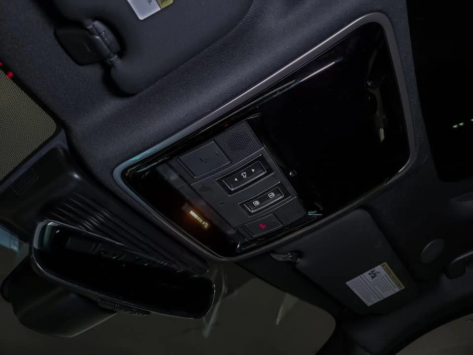 2026 Land Rover Range Rover Velar - Image 18 of 20