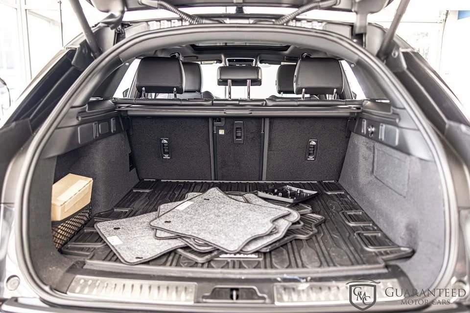 2026 Land Rover Range Rover Velar - Image 16 of 18