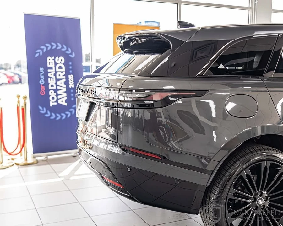 2026 Land Rover Range Rover Velar - Image 15 of 18