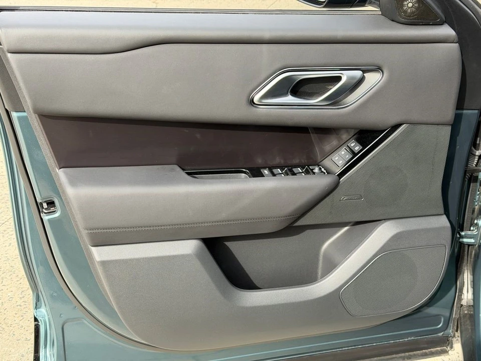 2026 Land Rover Range Rover Velar - Image 15 of 21