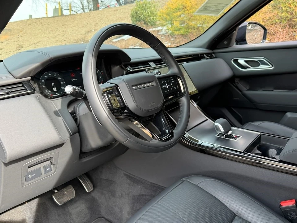 2026 Land Rover Range Rover Velar - Image 17 of 21