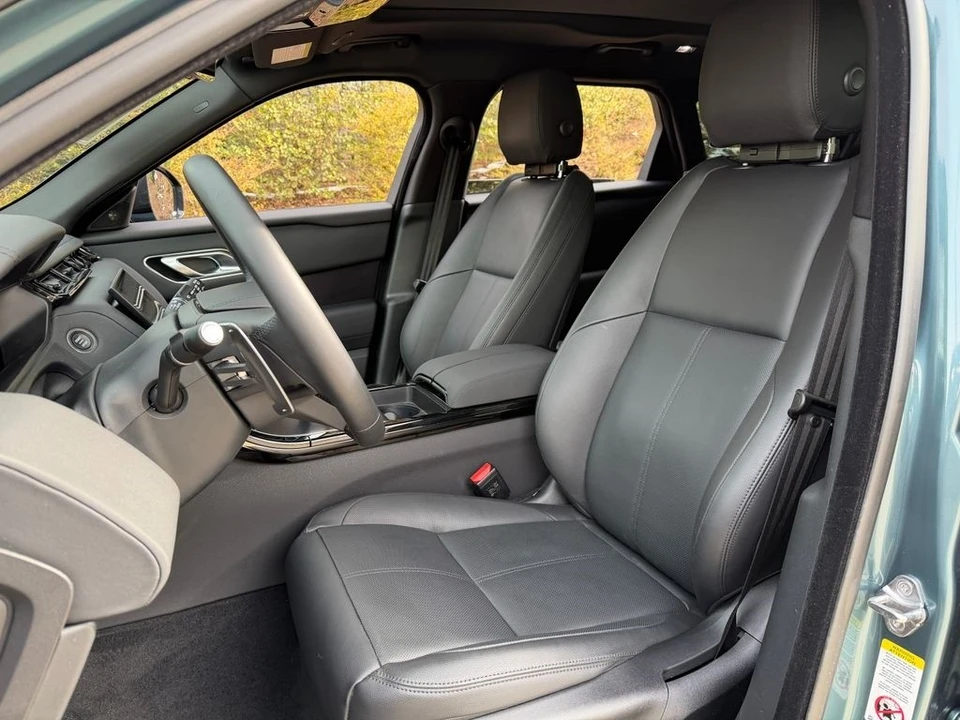 2026 Land Rover Range Rover Velar - Image 18 of 21
