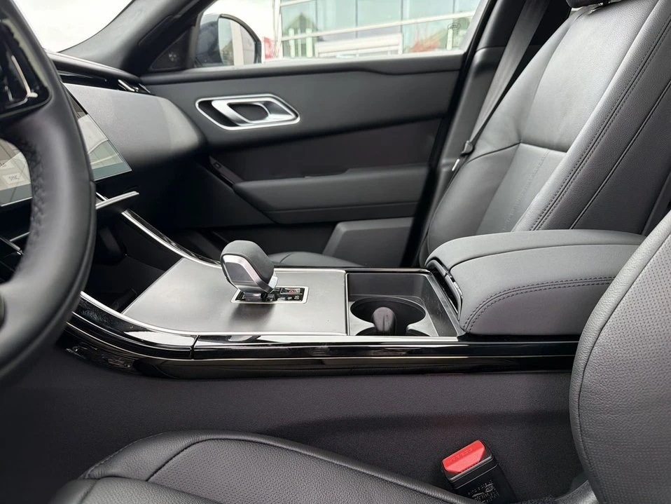 2026 Land Rover Range Rover Velar - Image 16 of 18