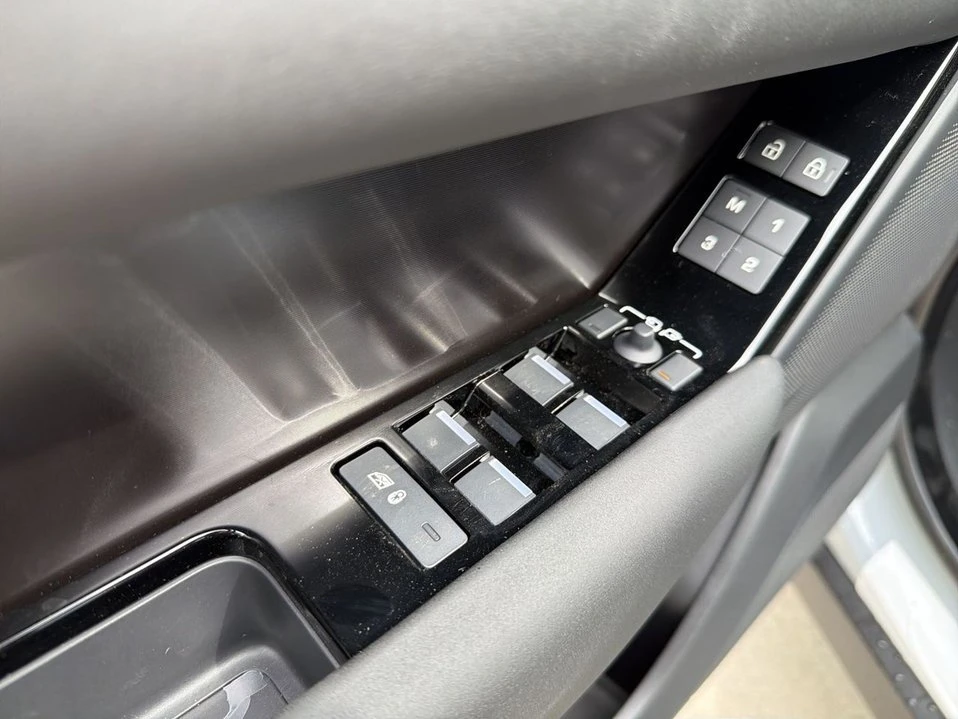 2026 Land Rover Range Rover Velar - Image 8 of 18