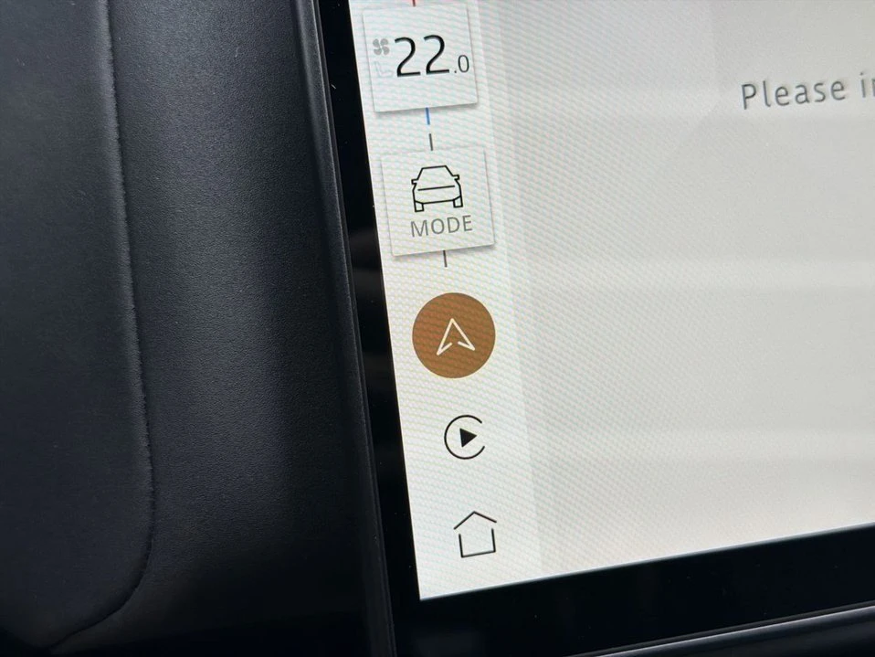 2026 Land Rover Range Rover Velar - Image 13 of 18