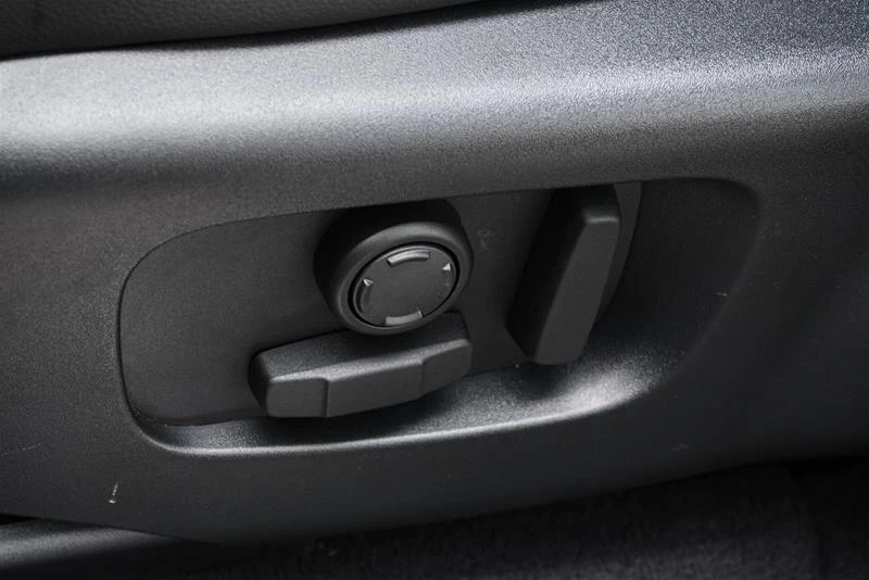 2026 Land Rover Range Rover Velar - Image 8 of 10
