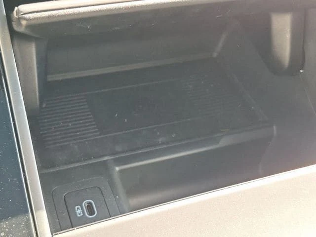 2026 Land Rover Range Rover Velar - Image 11 of 20