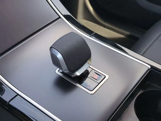2026 Land Rover Range Rover Velar - Image 9 of 20