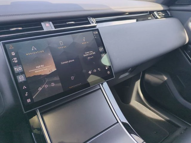 2026 Land Rover Range Rover Velar - Image 11 of 20