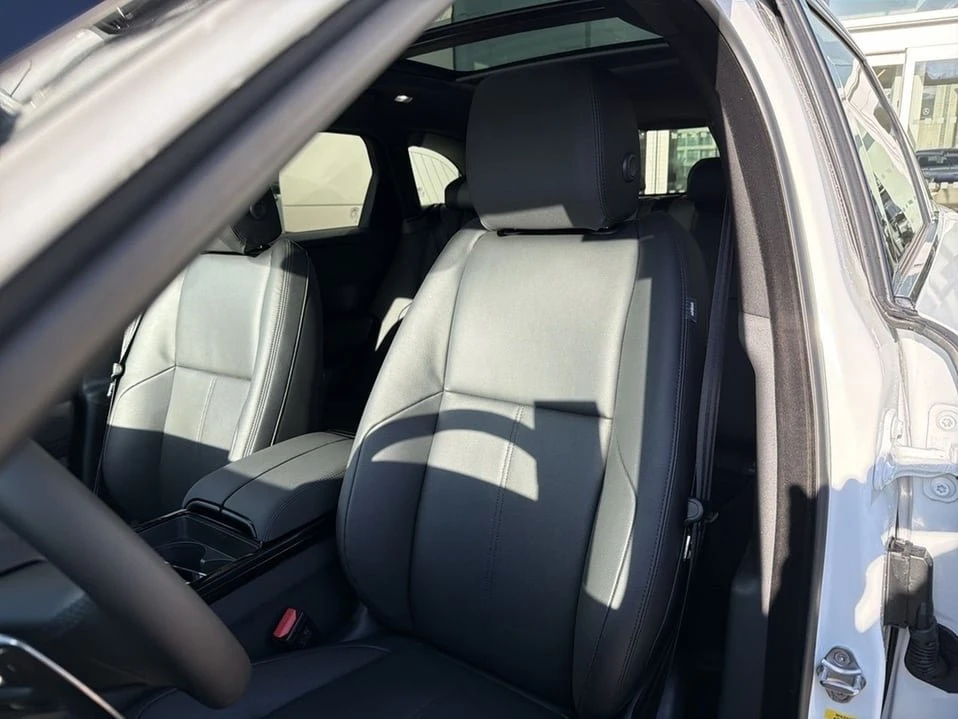 2026 Land Rover Range Rover Velar - Image 6 of 20