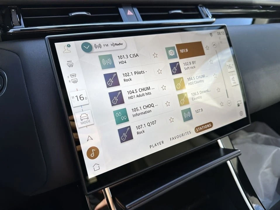 2026 Land Rover Range Rover Velar - Image 11 of 20