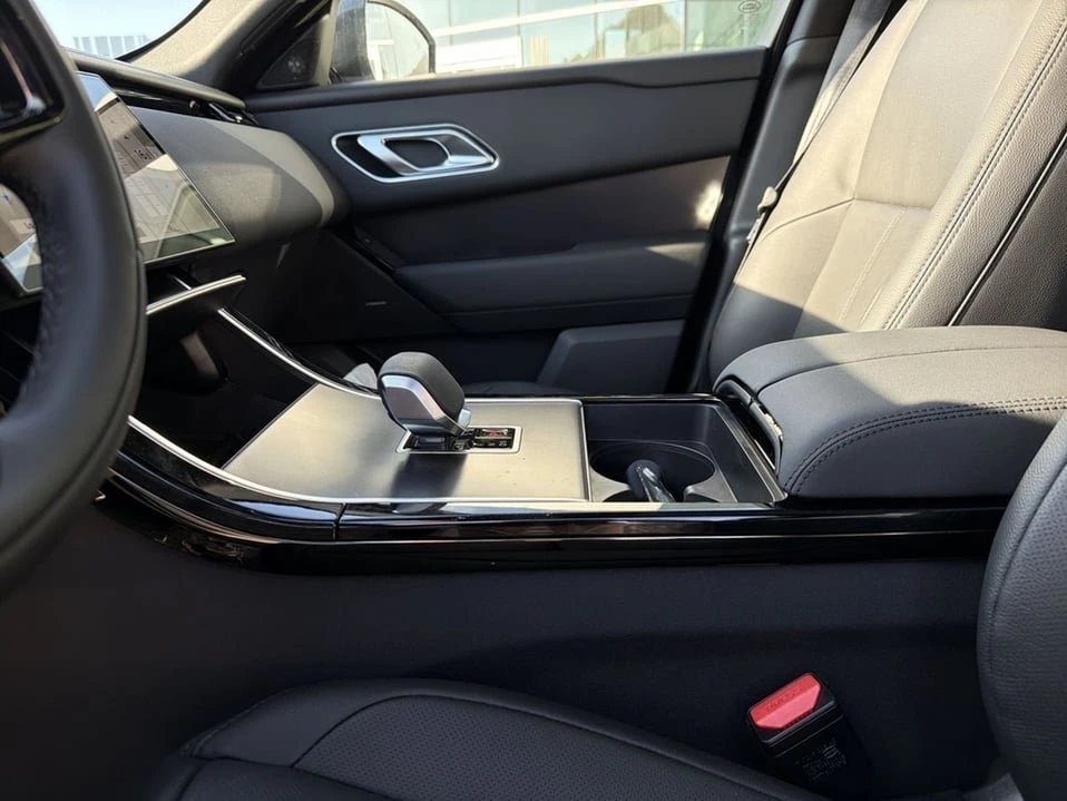 2026 Land Rover Range Rover Velar - Image 16 of 20