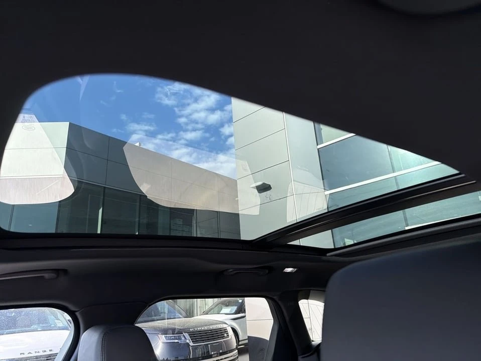 2026 Land Rover Range Rover Velar - Image 17 of 20