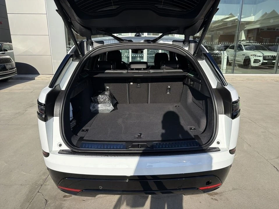 2026 Land Rover Range Rover Velar - Image 19 of 20