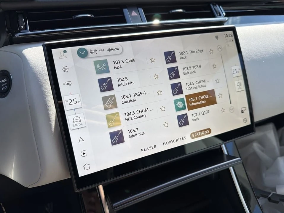 2026 Land Rover Range Rover Velar - Image 11 of 20