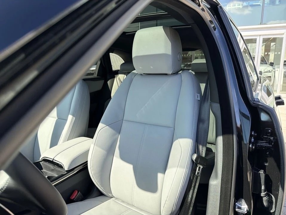 2026 Land Rover Range Rover Velar - Image 6 of 20