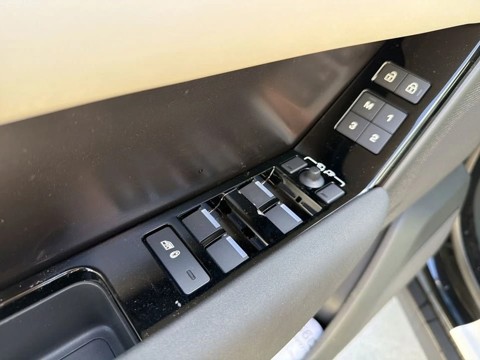 2026 Land Rover Range Rover Velar - Image 8 of 20
