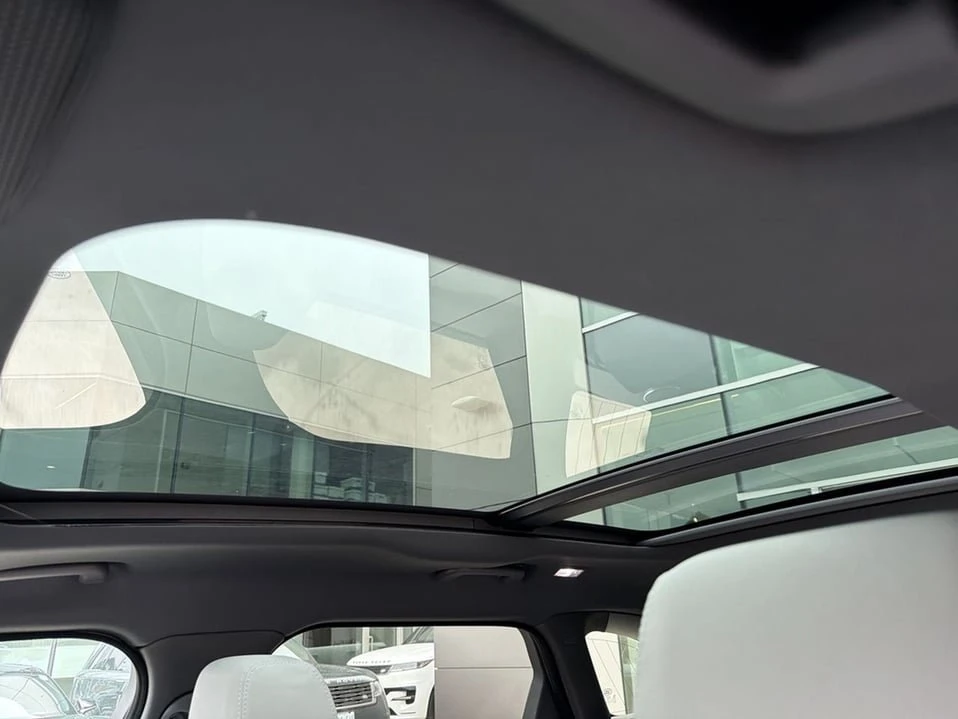 2026 Land Rover Range Rover Velar - Image 16 of 20