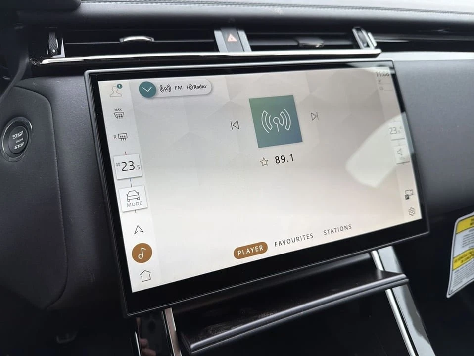 2026 Land Rover Range Rover Velar - Image 11 of 20