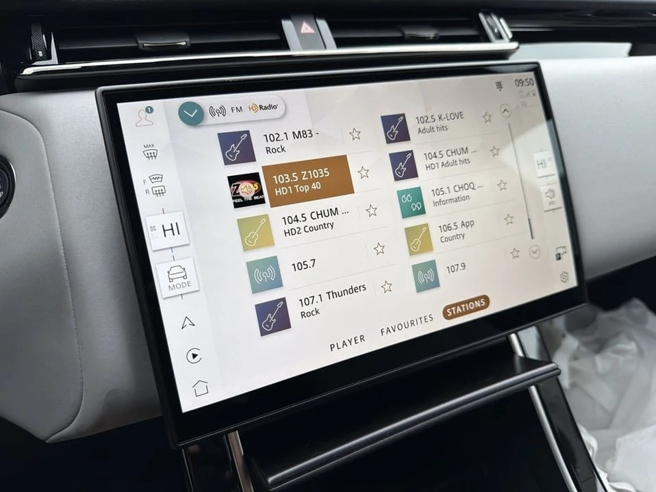 2026 Land Rover Range Rover Velar - Image 11 of 20