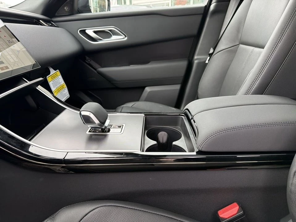 2026 Land Rover Range Rover Velar - Image 16 of 20