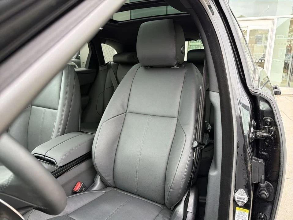 2026 Land Rover Range Rover Velar - Image 6 of 20