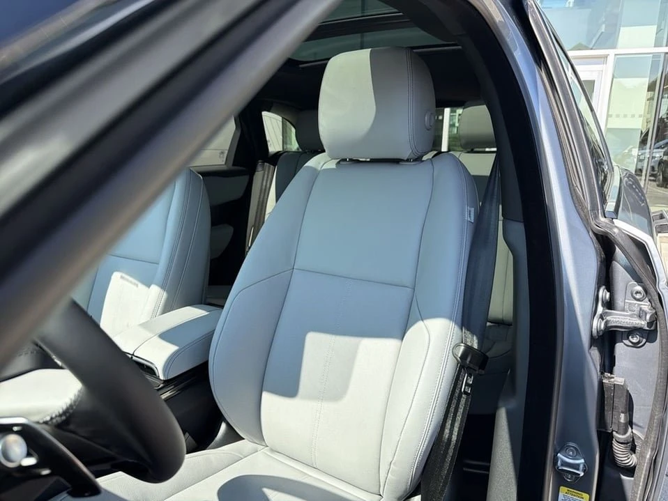 2026 Land Rover Range Rover Velar - Image 6 of 20