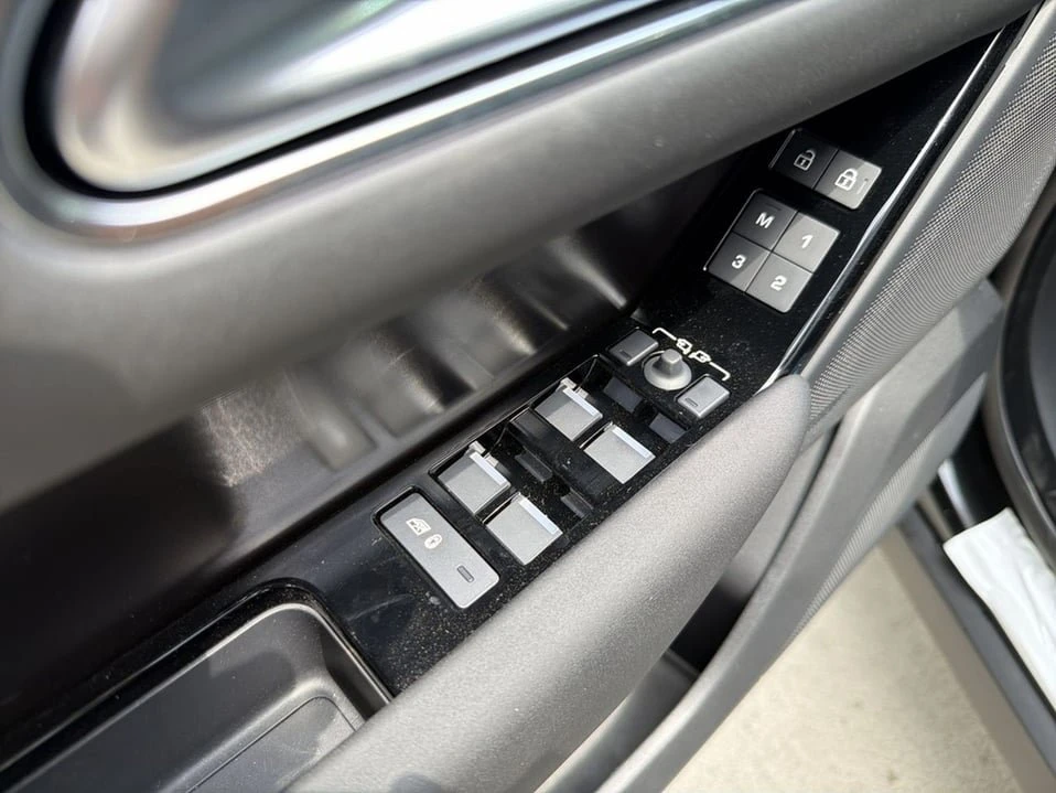 2026 Land Rover Range Rover Velar - Image 8 of 20