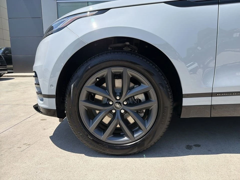 2026 Land Rover Range Rover Velar - Image 5 of 20